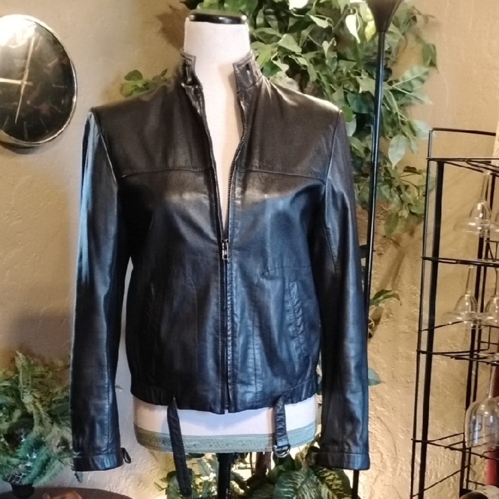 Goya Sleek Black Cropped Leather Jacket for Women